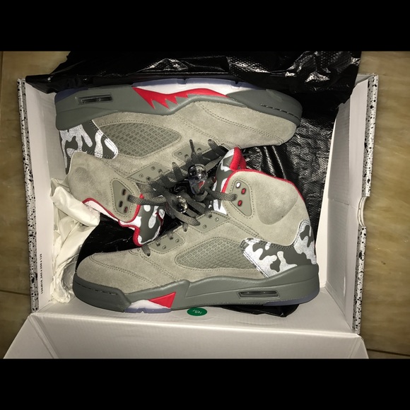 Air Jordan Retro 5 Camo - Picture 2 of 3